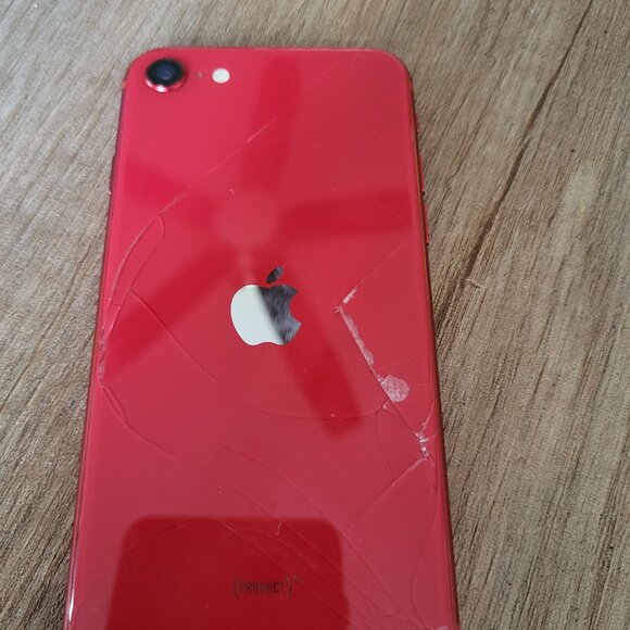 Unlocked iPhone SE phone 64 GB, Red - Picture 3 of 4